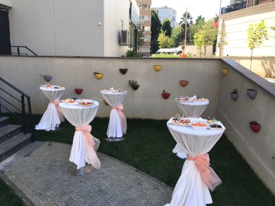 Örtülü Kokteyl Masası Kiralama